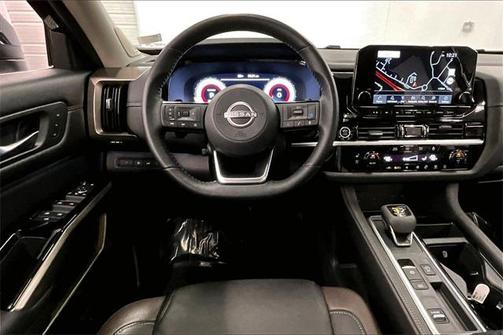 2024 Nissan Pathfinder Platinum FWD