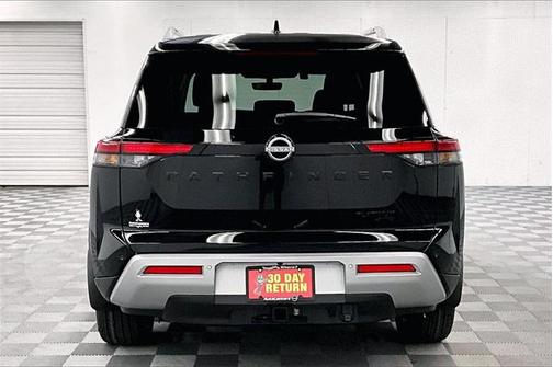 2025 Nissan Pathfinder Platinum 4WD