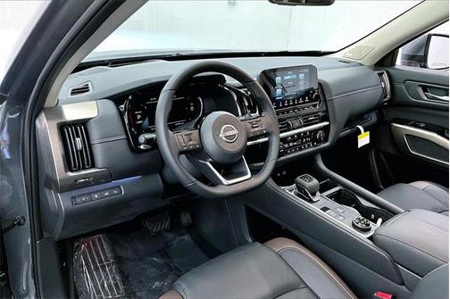 2025 Nissan Pathfinder Platinum 4WD