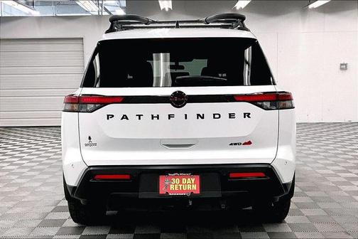 Everest White Pearl Tricoat 2026 Nissan Pathfinder Rock Creek