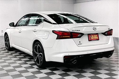 2025 Nissan Altima SR FWD