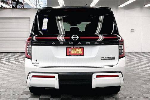 Everest White Pearl/Black 2026 Nissan Armada Platinum Reserve