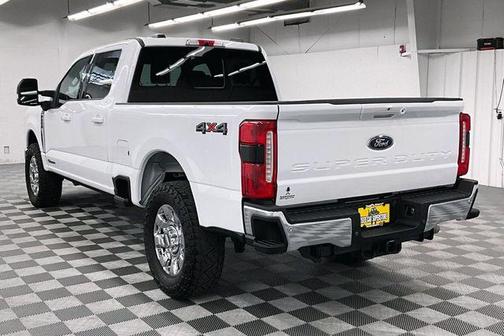 Oxford White 2024 Ford F-250 Lariat