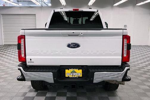 Oxford White 2024 Ford F-250 Lariat