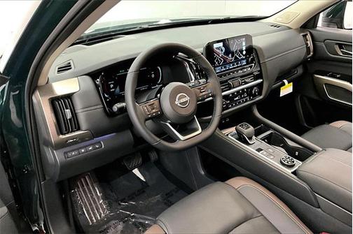 2025 Nissan Pathfinder Platinum 4WD