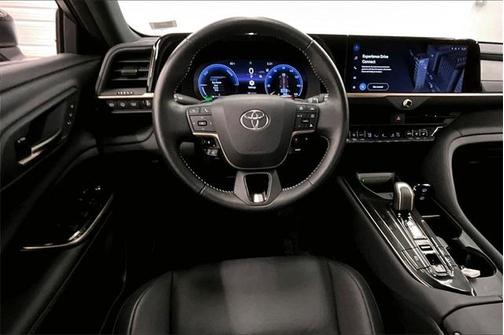 2025 Toyota Crown Signia XLE