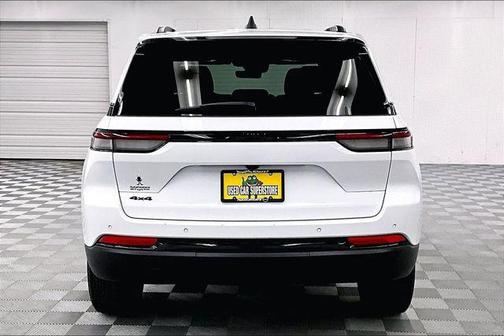 Bright White Clearcoat 2025 Jeep Grand Cherokee Altitude