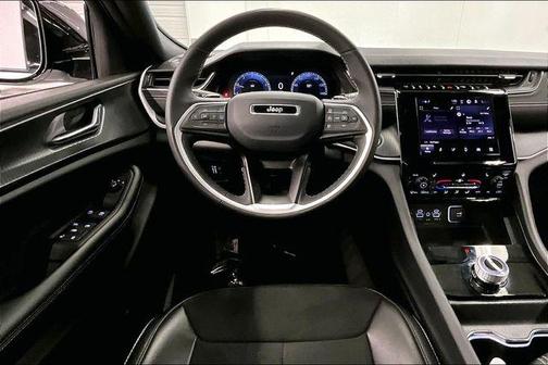 Bright White Clearcoat 2025 Jeep Grand Cherokee Altitude