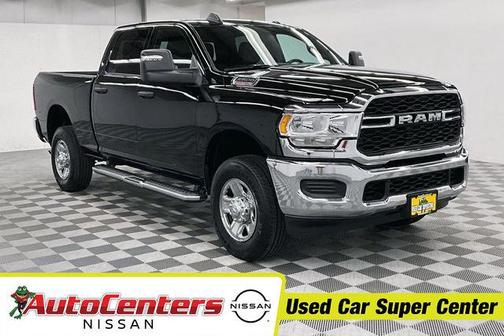 Diamond Black Crystal Pearlcoat 2024 RAM 2500 Tradesman Crew Cab 4x4 6'4' Box