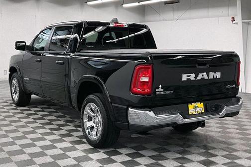 Diamond Black Crystal Pearlcoat 2025 RAM 1500 Big Horn/Lone Star