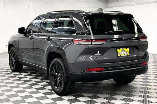 Baltic Gray Metallic Clearcoat 2024 Jeep Grand Cherokee Altitude