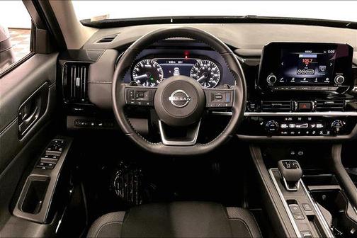 2025 Nissan Pathfinder SV FWD