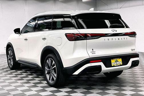 Majestic White 2024 INFINITI QX60 Luxe