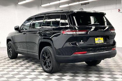 Diamond Black Crystal Pearlcoat 2025 Jeep Grand Cherokee L Altitude
