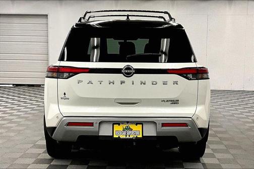 2023 Nissan Pathfinder Platinum 4WD