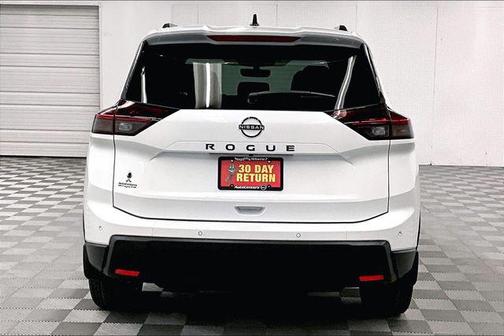 Everest White Pearl Tricoat 2026 Nissan Rogue Dark Armor
