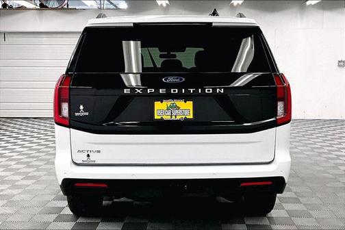 Oxford White 2025 Ford Expedition Active