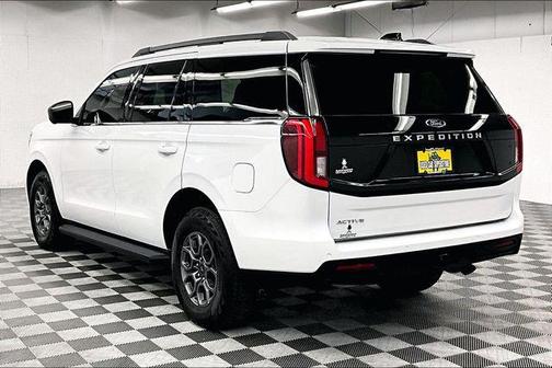 Oxford White 2025 Ford Expedition Active