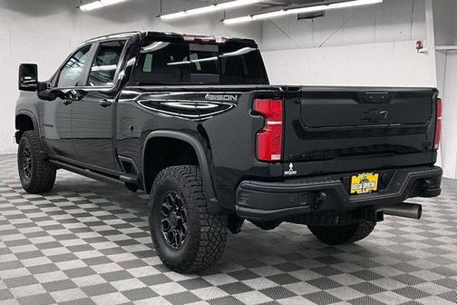 2025 Chevrolet Silverado 2500 4WD Crew Cab Standard Bed ZR2