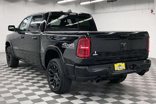 Diamond Black Crystal Pearlcoat 2025 RAM 1500 Limited