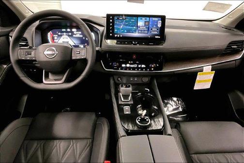Everest White Pearl Tricoat 2026 Nissan Rogue Platinum