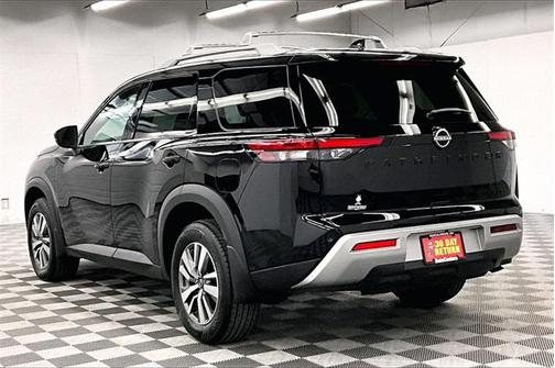 2025 Nissan Pathfinder SL 4WD