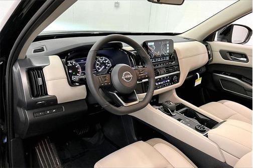 2025 Nissan Pathfinder SL 4WD