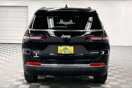 Diamond Black Crystal Pearlcoat 2024 Jeep Grand Cherokee L Laredo