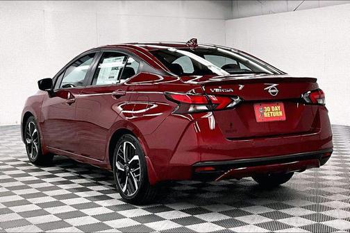 Scarlet Ember Tintcoat 2025 Nissan Versa 1.6 S