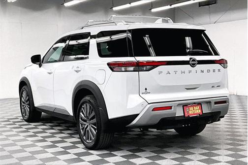2025 Nissan Pathfinder SL 4WD