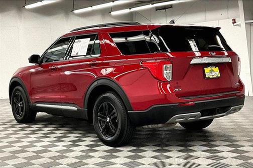 Rapid Red Metallic Tinted Clearcoat 2022 Ford Explorer XLT