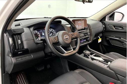 2025 Nissan Pathfinder S FWD