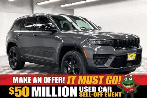 Baltic Gray Metallic Clearcoat 2023 Jeep Grand Cherokee Altitude