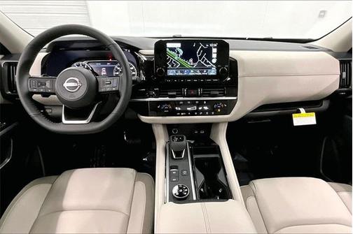 2025 Nissan Pathfinder SL 4WD