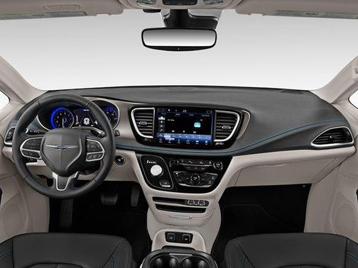Brilliant Black Crystal Pearlcoat 2023 Chrysler Pacifica Touring L