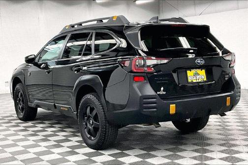 Crystal Black Silica 2024 Subaru Outback Wilderness