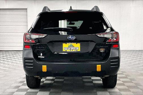 Crystal Black Silica 2024 Subaru Outback Wilderness