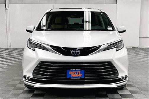 2023 Toyota Sienna Limited 7-Passenger
