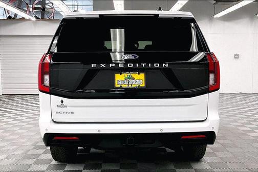 Oxford White 2025 Ford Expedition Active