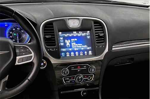 2018 Chrysler 300 Touring