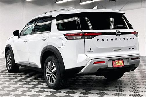 2025 Nissan Pathfinder SL 4WD