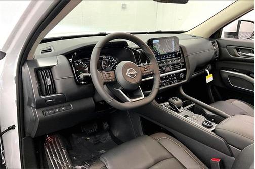 2025 Nissan Pathfinder SL 4WD