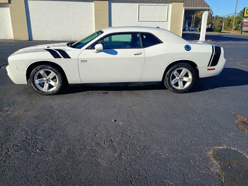 2011 Dodge Challenger Base