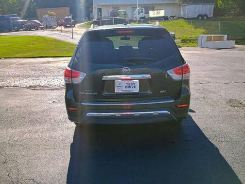 2016 Nissan Pathfinder SV