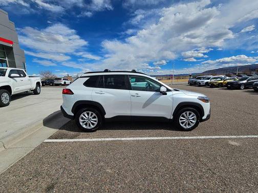 2022 Toyota Corolla Cross LE