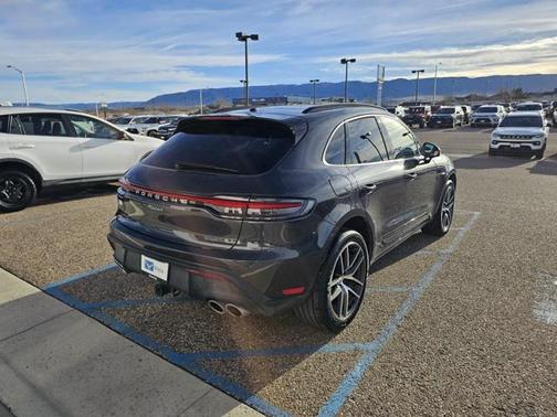 2024 Porsche Macan Base