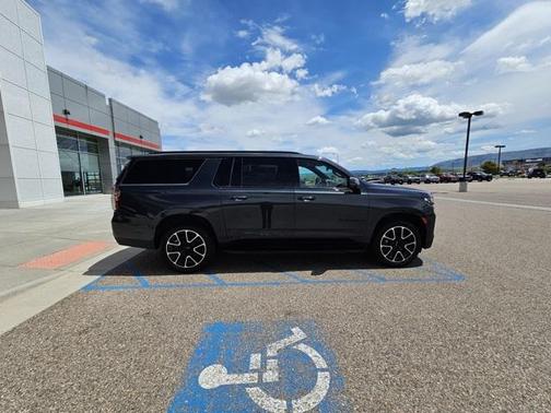 2022 Chevrolet Suburban RST