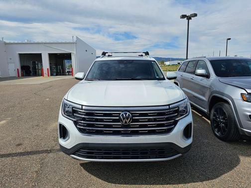 Opal White Pearl 2024 Volkswagen Atlas 2.0T SEL