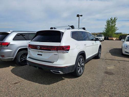 Opal White Pearl 2024 Volkswagen Atlas 2.0T SEL