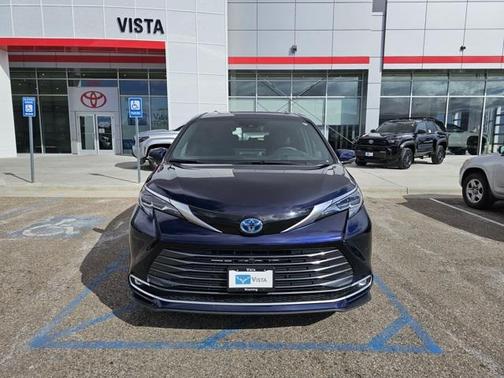 2025 Toyota Sienna Platinum